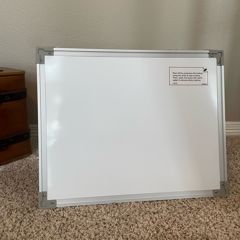 New- with original box ***Lakeshore double sided magnetic easel